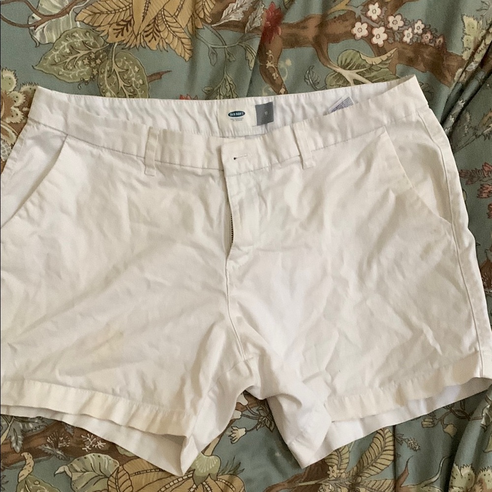Old Navy White Bermudas Timeless Comfort